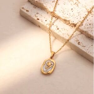 Gold and White Floral Pendant Necklace